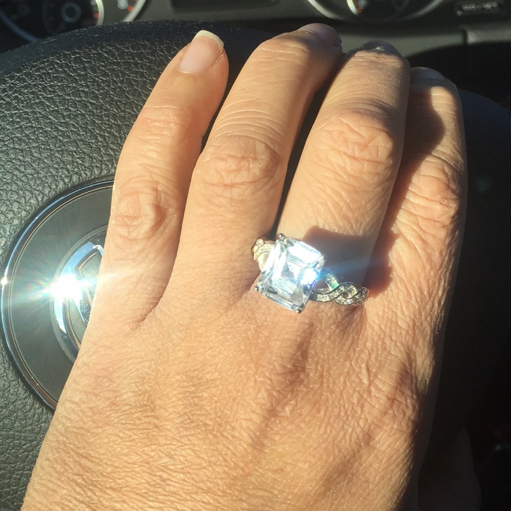Radiant NVC ring - Picture 2 of 9